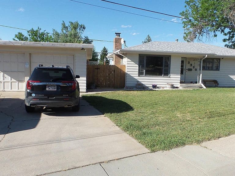 2350 E 3rd St photo 1