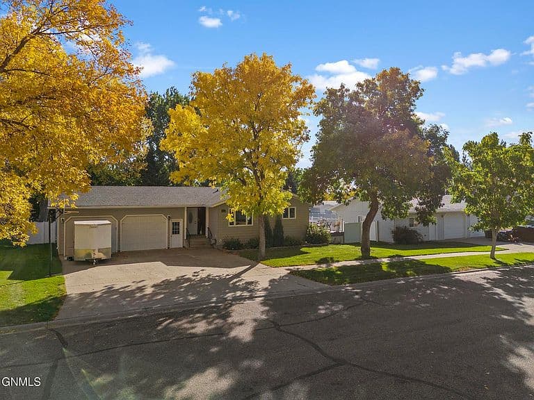 1014 Beaumont Dr photo 3
