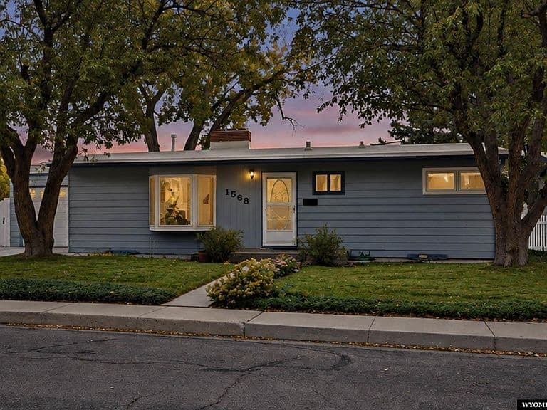1568 Hyview Dr photo 2