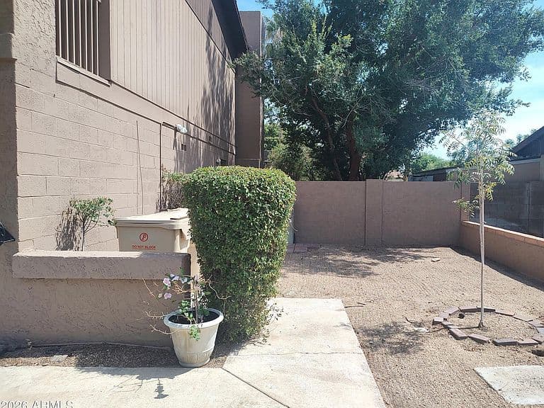 6207 W ALTADENA Avenue photo 4
