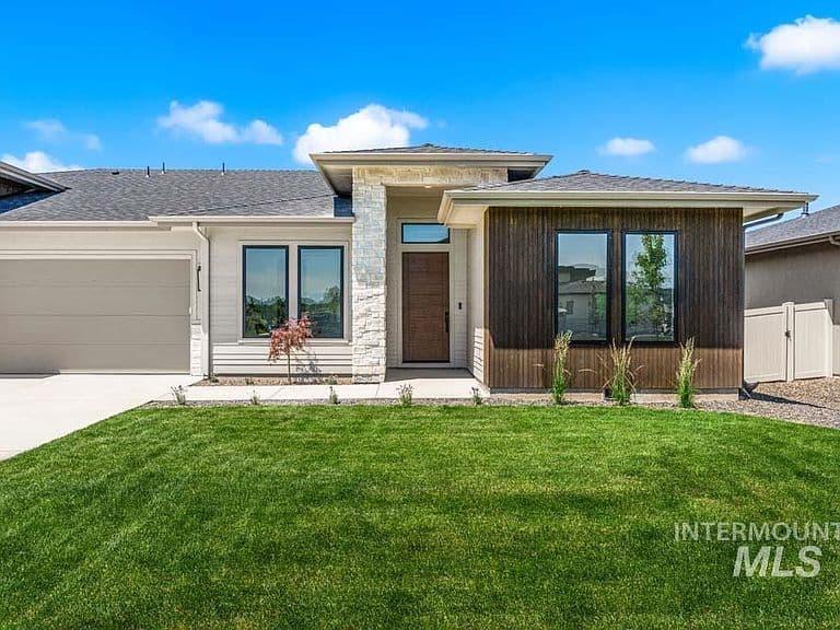 627 N Creekwater Ave photo 2