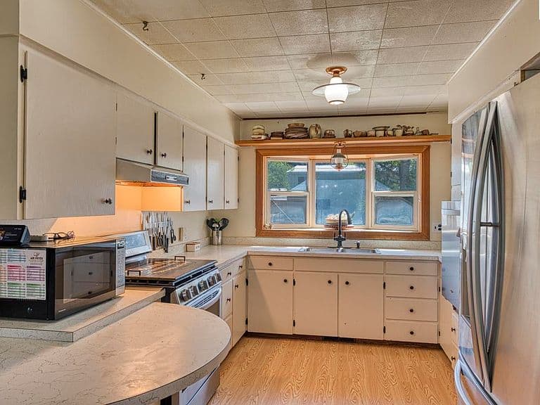 65085 Highway 2 photo 4