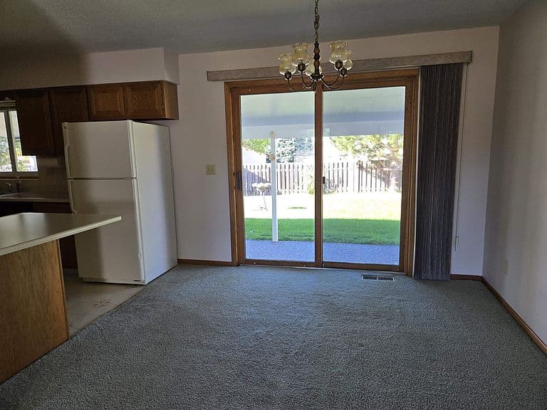 308 Oriole Dr photo 4