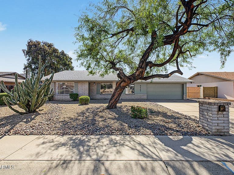 4449 E WILLOW Avenue photo 2