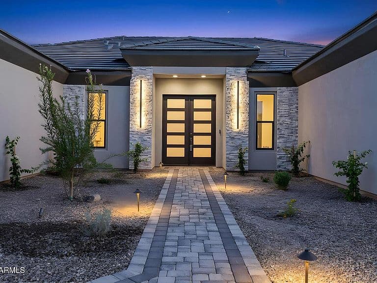 11052 N Indigo Drive photo 2