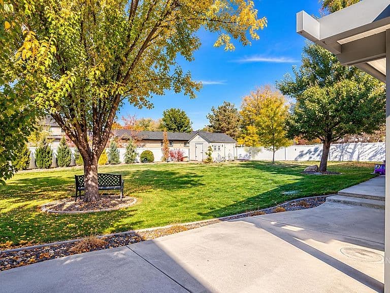 738 W Tooele Dr photo 3
