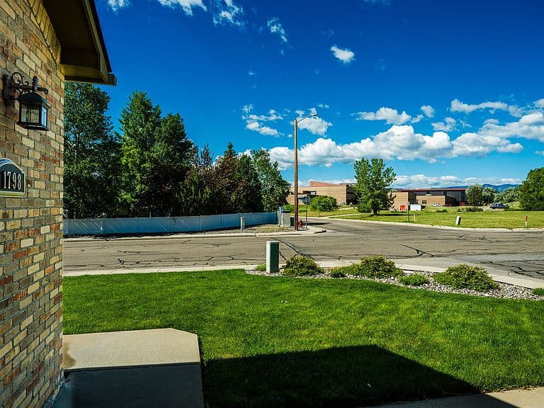 1798 Sagebrush Dr photo 3