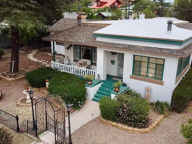 600 Hovland St photo 2