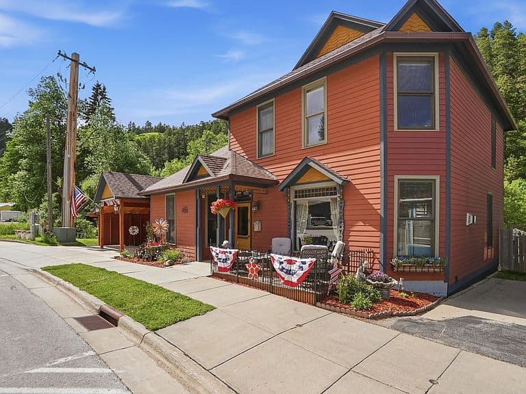 152 Charles St photo 3