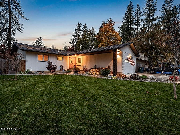 3704 N Woods Ln photo 1