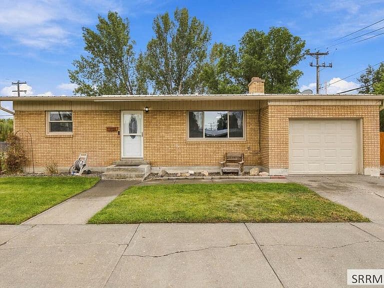 105 W Crowley St photo 1