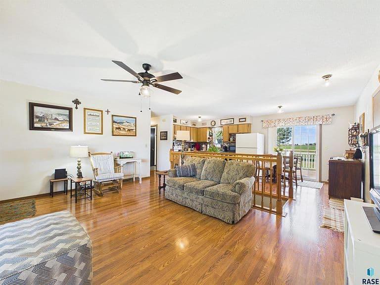 522 Cambridge Dr photo 4