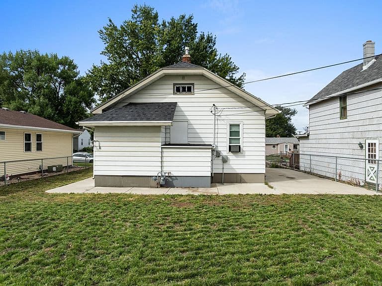 1313 Main St S photo 3