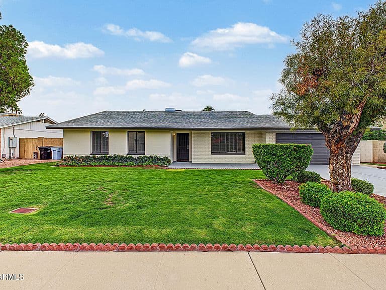 4717 E WILLOW Avenue photo 3