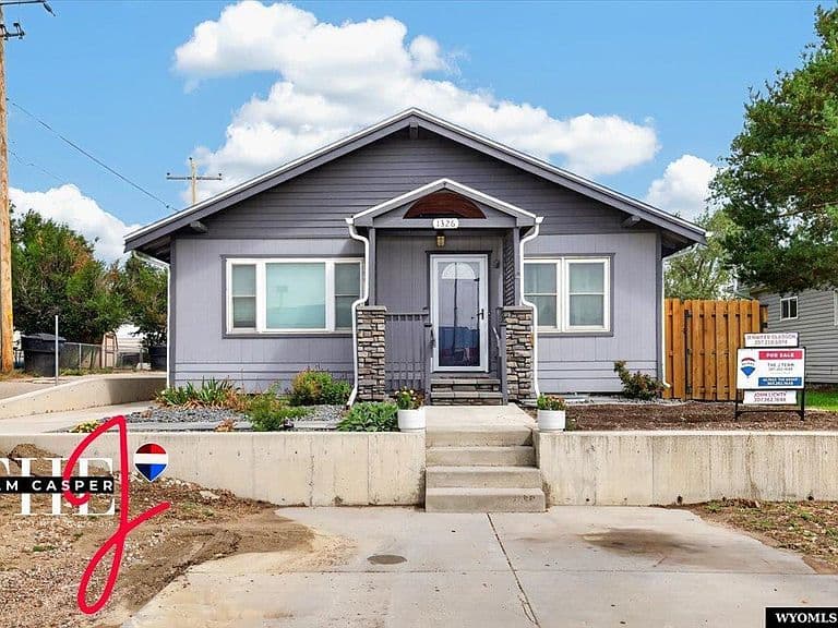 1326 E K St photo 1