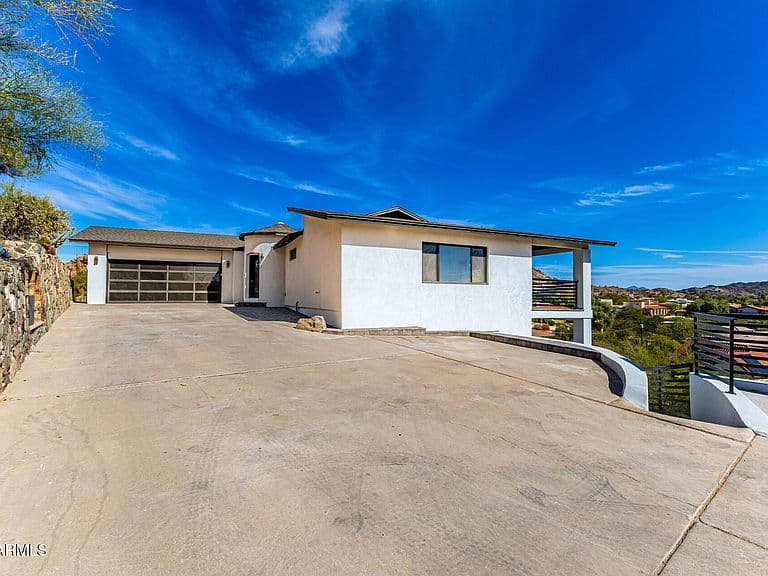 1402 E LAS PALMARITAS Drive photo 4