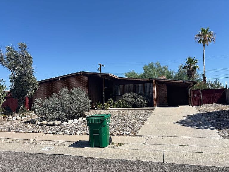 3312 W Calle Fresa photo 1