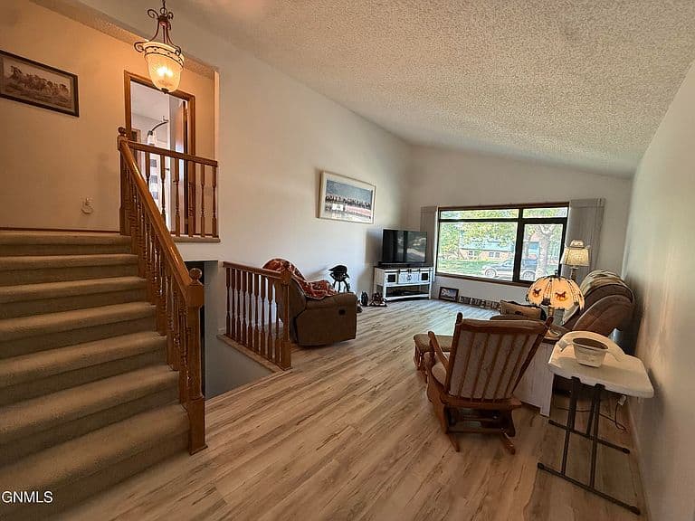 1409 Canyon Dr photo 4