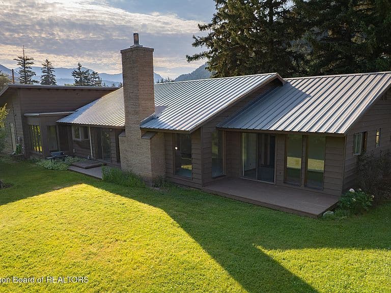1805 E River Dr photo 5