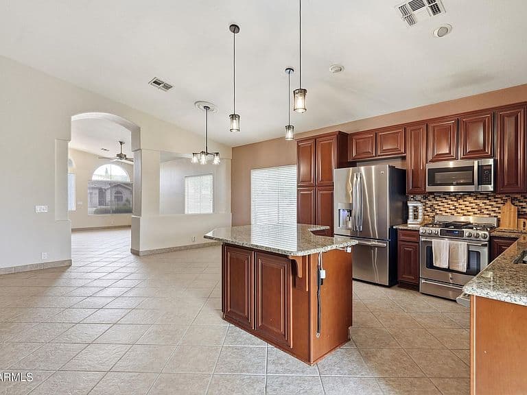 6237 W IRMA Lane photo 5