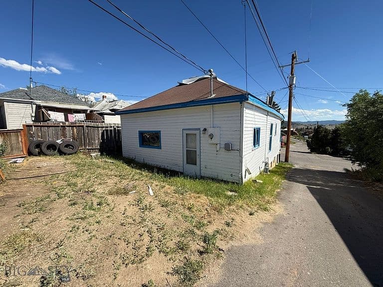 605 Caledonia St photo 3