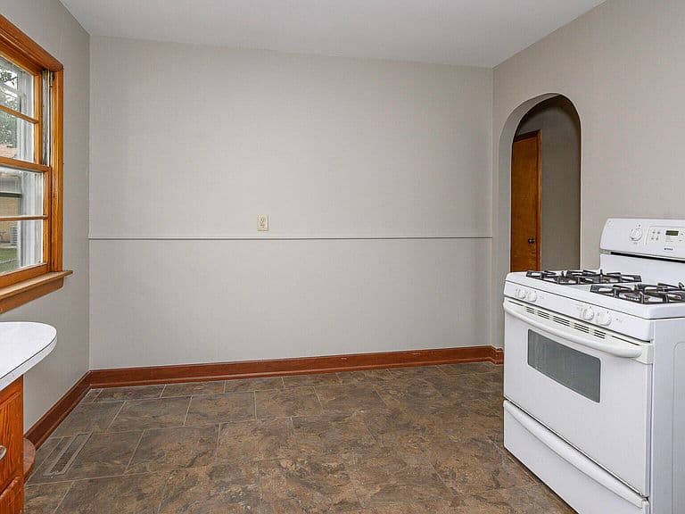 304 8th St NW photo 4