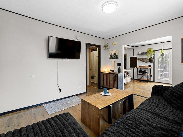 304 S Lyndale Ave photo 3