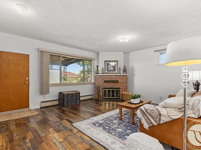 328 3rd Ave W photo 3