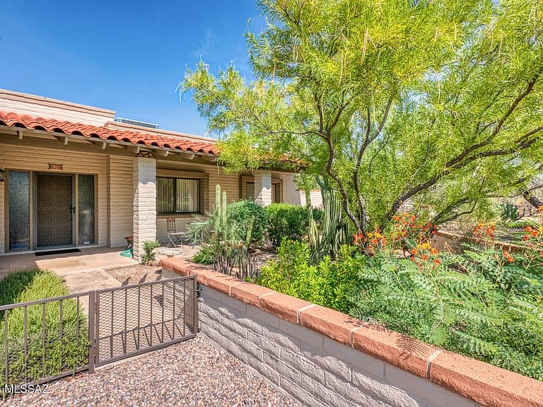 7021 N Giaconda Way photo 4