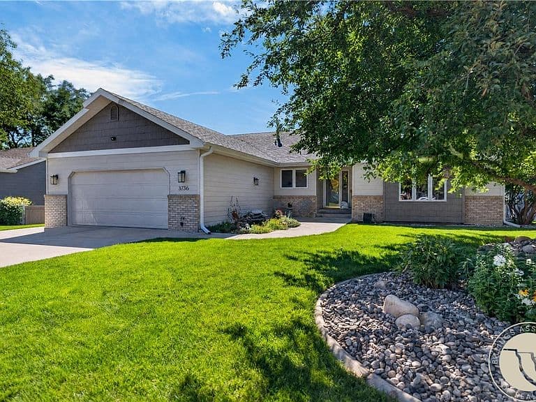3736 Hayden Dr photo 2