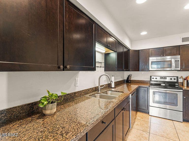 2749 W Anklam Rd photo 1