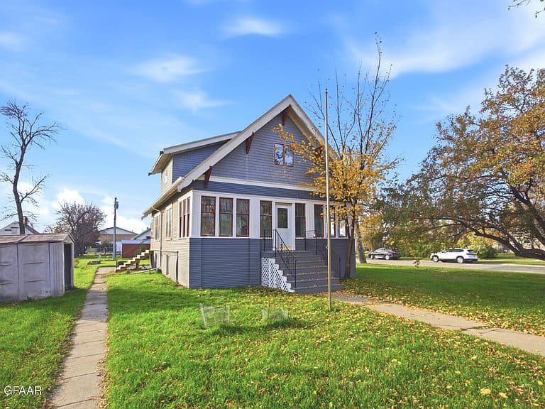 319 1st Ave SW photo 2