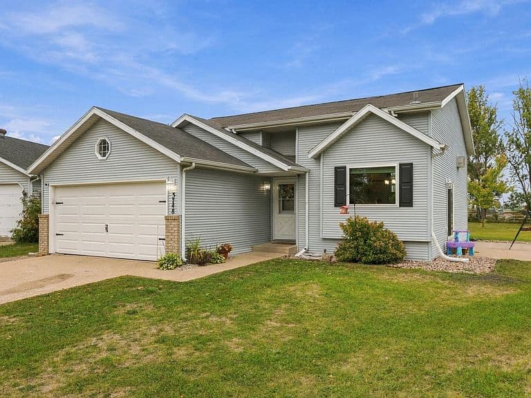 3748 Village Green Cir photo 2