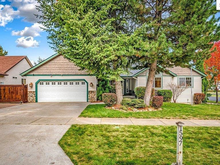 1597 E Maidenstone Dr photo 3