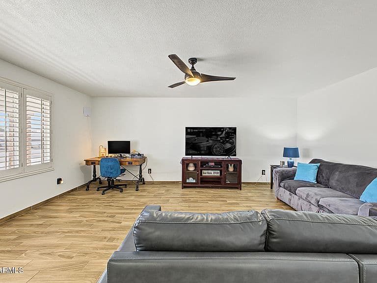 634 E VIA ELENA Street photo 5