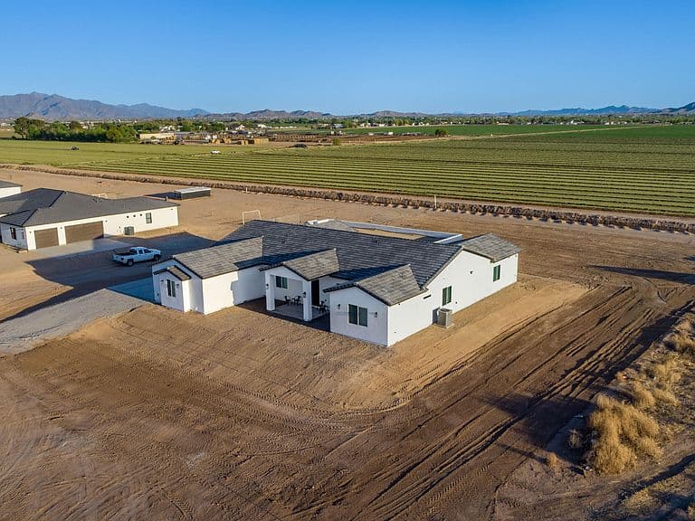 22145 W HARWELL Road photo 2