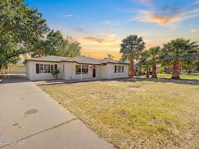 111 E BONITA Way photo 1