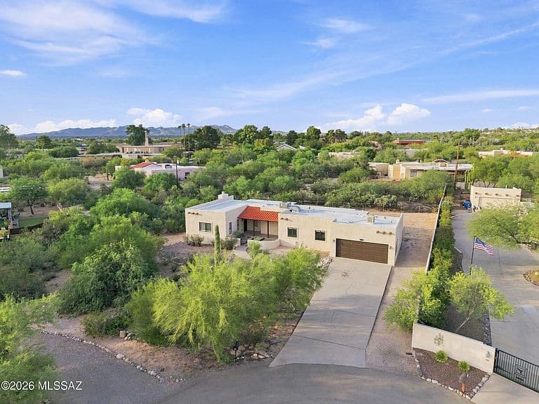 916 W San Martin Dr photo 1