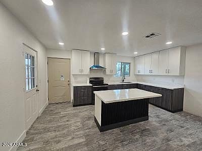 2815 N 48TH Lane photo 4
