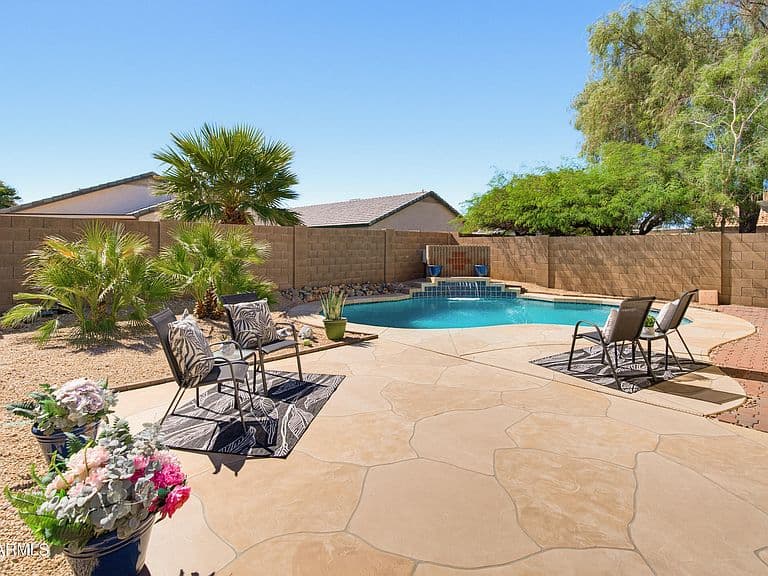 3007 W Zachary Drive photo 1