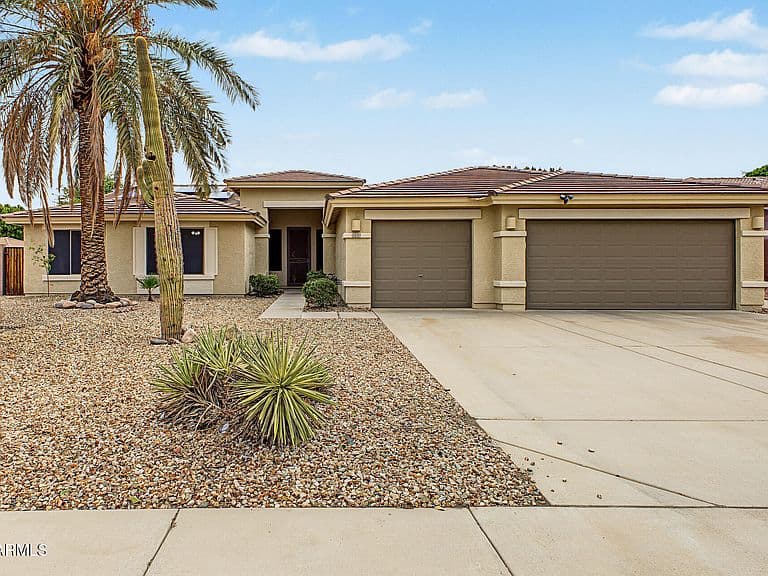 8838 W POTTER Drive photo 1