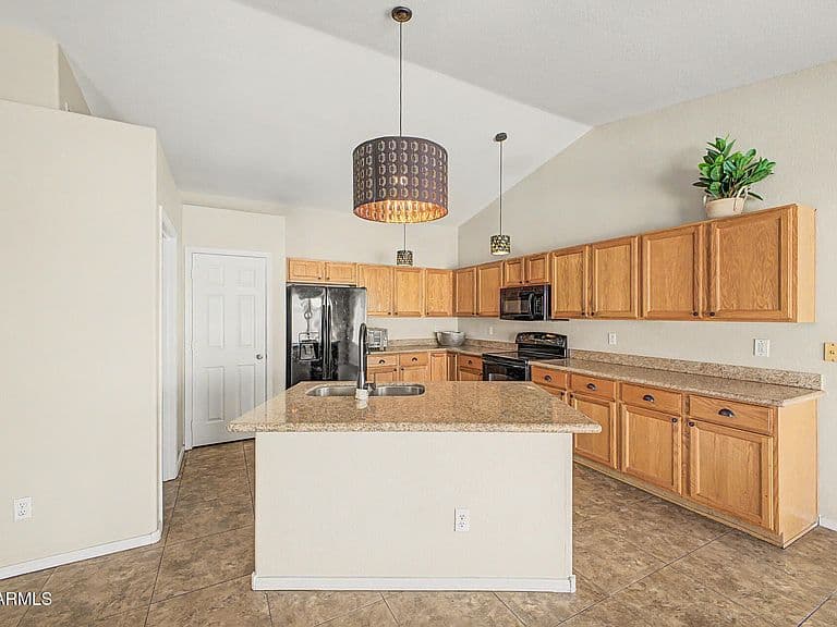 6310 E PORTIA Street photo 3