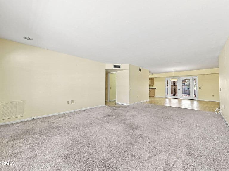 9607 W WILLOWBROOK Drive photo 2