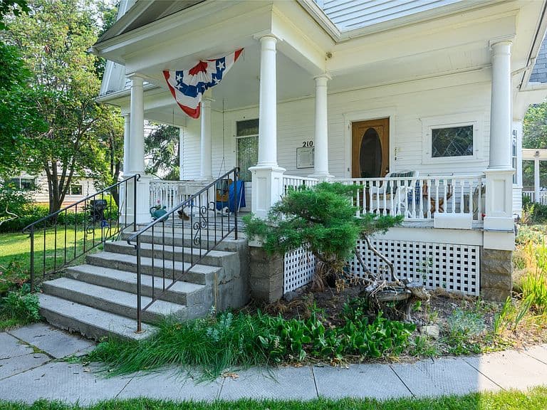 210 Church St photo 4