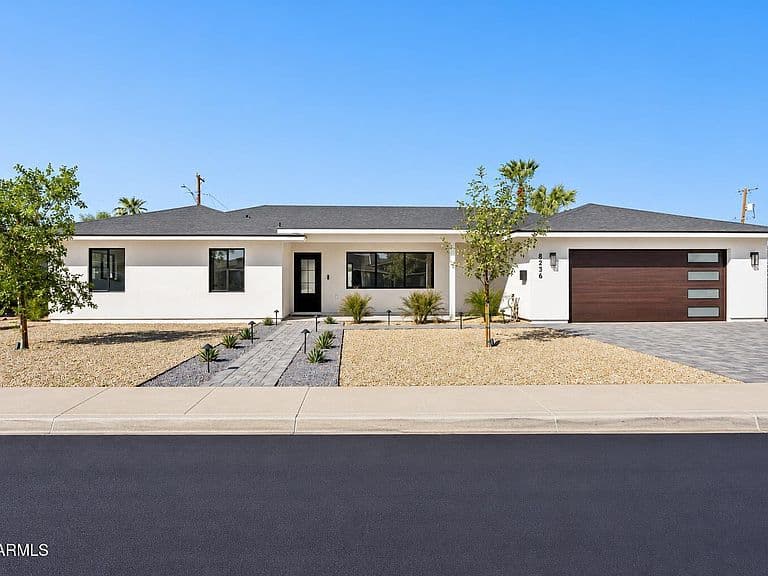 8236 E CAMBRIDGE Avenue photo 2
