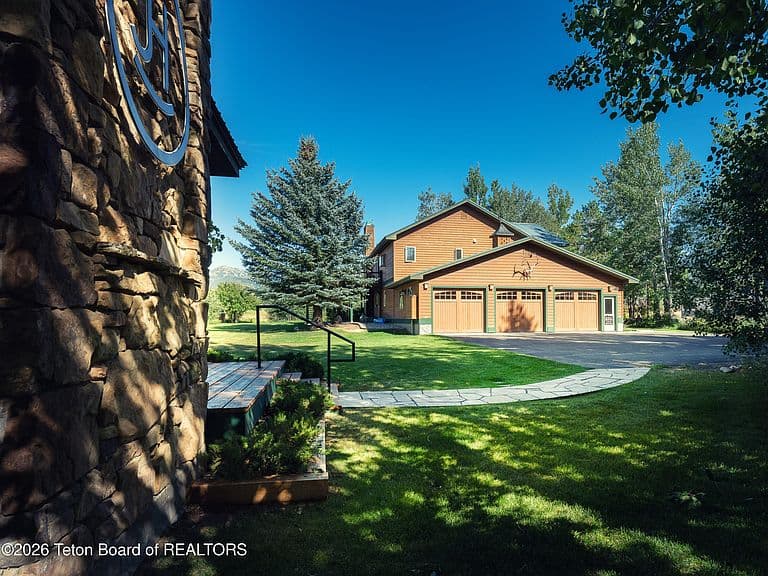 520 Targhee Towne Rd photo 3