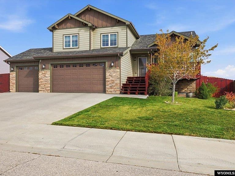 981 Prairie River Dr photo 3
