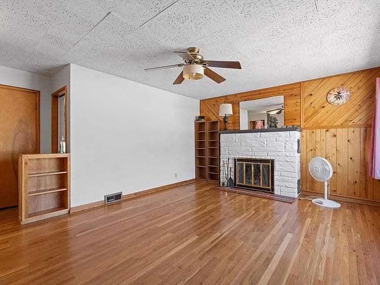 611 Saint Patrick St photo 2