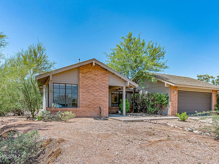 2020 S Westmont Dr photo 3