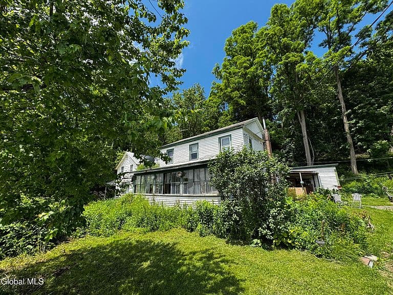 21 River Road photo 1